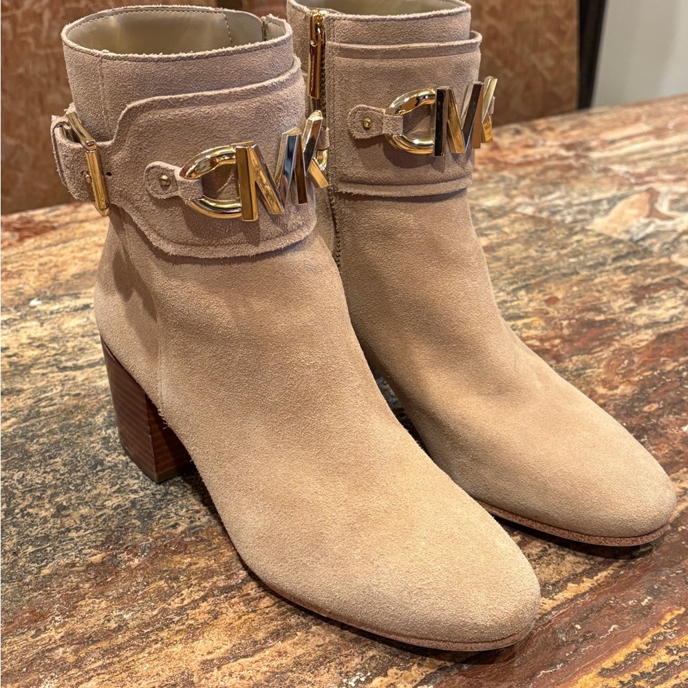 Michael Kors Logo Tan Suede Ankle Boots 7.5 M
